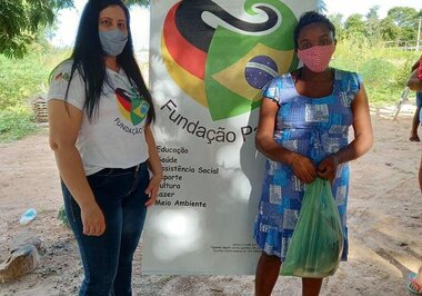 Doações de peixes e cestas básicas para às famílias na zona rural.