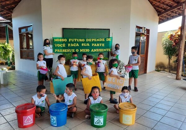 Atividade do dia do Meio Ambiente no Jardim de Infância Girassol